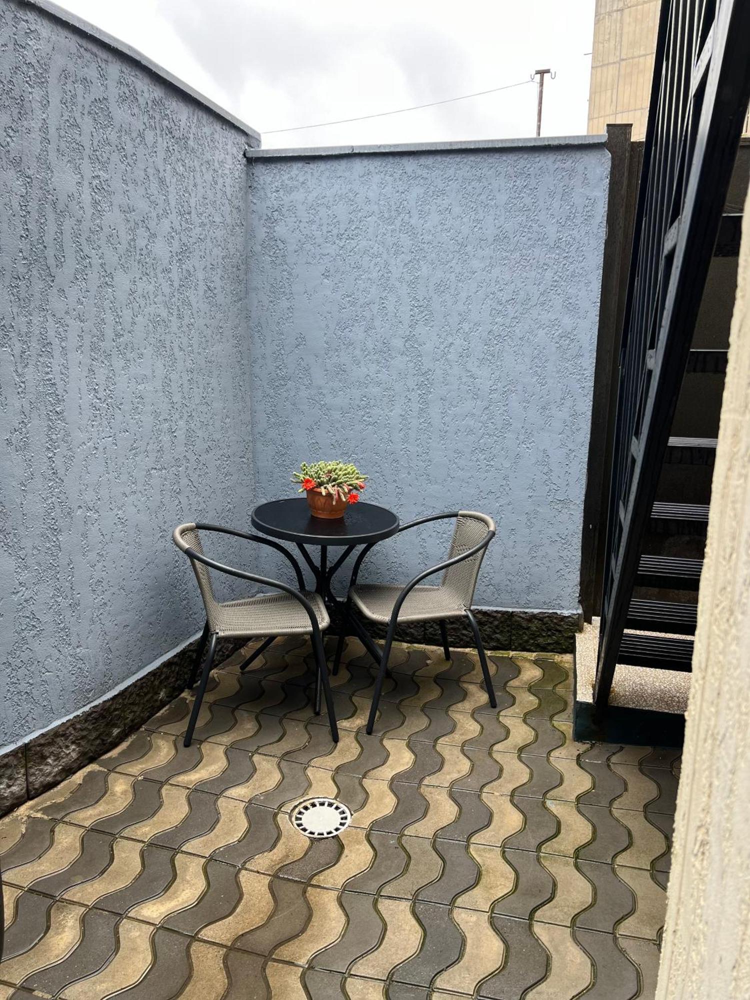 Kutaisi Apartment Luaran gambar